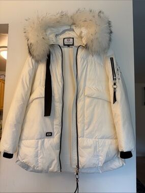 Vo. TarunWomen's White Quilted Puffer Coat with Faux Fur Trim Hood